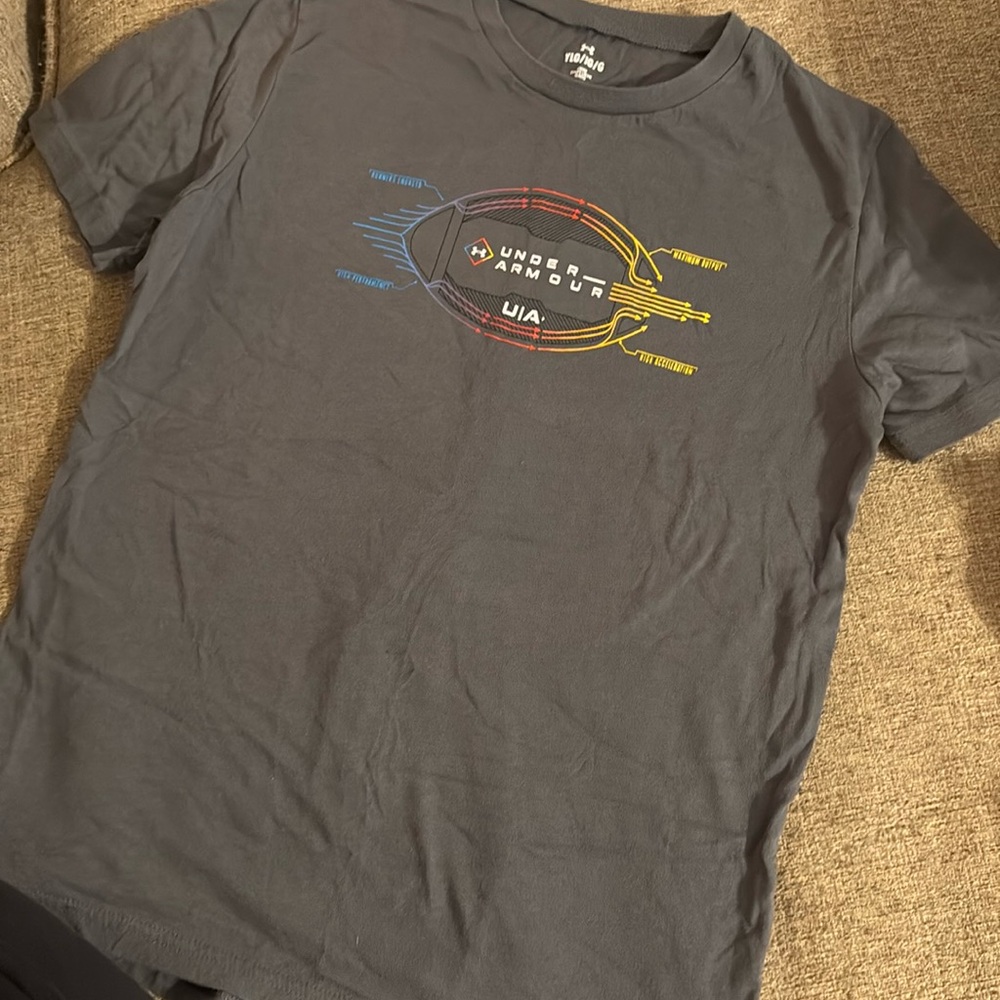 Boys Size L Under Armour Short Sleeve Tshirt
